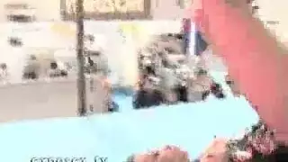 أثداء مبللة وعضو كبير من عامل الإصلاح