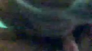 فرخة منتفخة تُدمر بقضيب وحشي