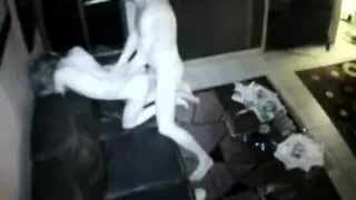 أمي لاتقبل أن أنسك أحد غيرها