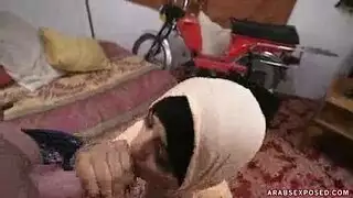 دعاء ورفيقى محجبة سورية