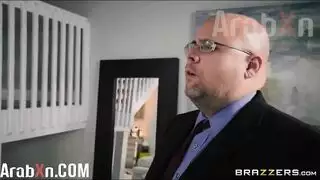 تشتكي من كل شيء ثم تتوسل لقضيبه