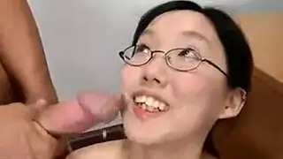 بنات صغار تنتاك من طزها