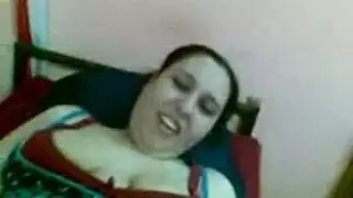 عربية في بولندا بحب بس من طيرها