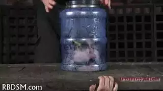 سكس عنيف مع الحيوانات: يضخها مليئة بالمني السميك