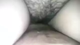 عاهرة صغيرة تستمتع بالجماع الحلقي العميق والجنس المهبلي الإباحي