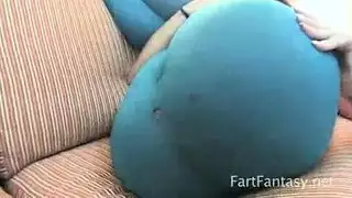 أم منحنية جائعة لقضيب صلب في مؤخرتها الممتلئة
