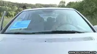مزة شقراء كسها حارقها تستمني في العربية المدرب يشوفها و ينيكها و يكيفها نياكة