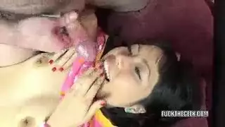 جنس آسيوي صريح: كس يضربه زب ياباني سميك