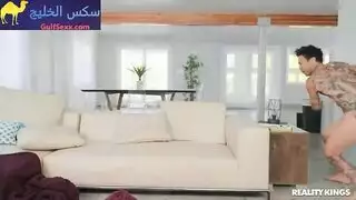 مراقبه الاخت في الحمامات