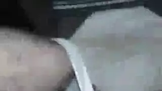 رجل مشعر يُدك بقسوة تدفق السائل المنوي برغبة نارية