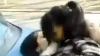 مشهد خارجي جامح: مثليات آسيويات في تحفيز بالإصبع ومجموعة اختراق مزدوج