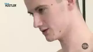 حورية شقراء تلتهم كساً ضيقاً في جنس سحاقي