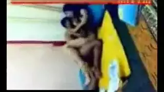 إثارة محجبة تتحول إلى جنس ثلاثي عنيف مع مشهد إيلاج مزدوج