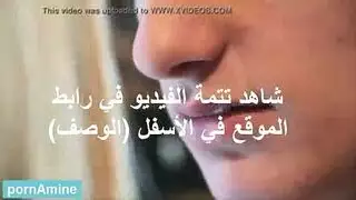 أم مثيرة تفتح ساقيها لقضيب ابن زوجها الغليظ على أرضية المطبخ