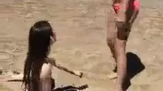 نكاح مزدوج علني على الشاطئ مع ممثلين بورن أجانب