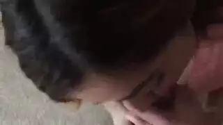 فم عربي متحمس يعبد قضيبه الكبير