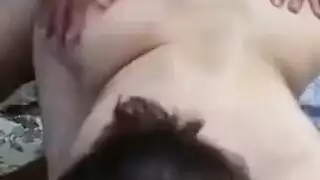 سكس نيك جماعي ديوث مرتجم يجيب صاحبه ينيك امه