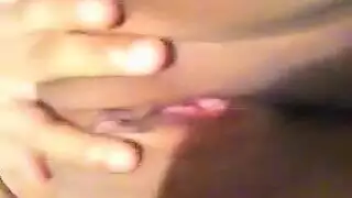 يدخله بطيزها وهي تصرخ