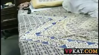 إباحية عربية: زوج ناضج يهيمن على زوجته المطيعة في السرير