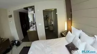 كس حلو للبيع: مراهقة أفريقية تأخذ مالاً مقابل الجنس