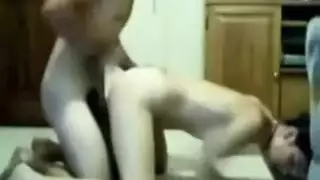 الأخ يفقد صبره ويقتصب