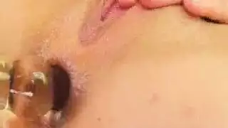 أثداء تضغط على قضيب سميك