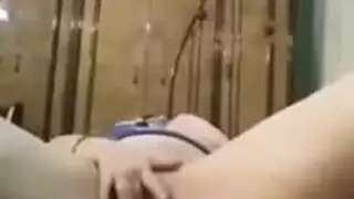 لماذا هذه العاهرة ساخنة وجاهزة للجماع هكذا؟