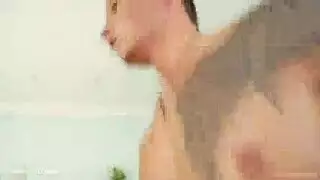 فتاة ساخنة تتحب تتناك