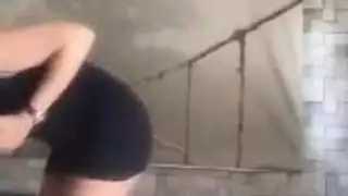 اثنان يمسكو وحد فرصه