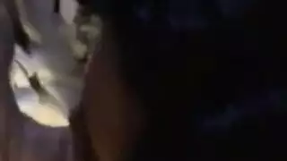 سمراء ساخنة ضفيرة تبتلع المني في علاقة ثلاثية صريحة