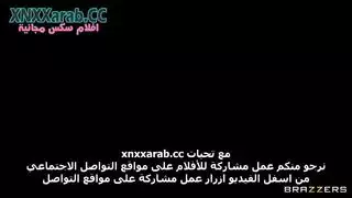 أثداء عملاقة تحصل على خدمة يد وفم