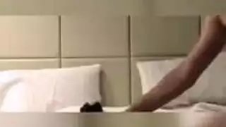 مراهقه كيوته اوى تدخل الحمام وتقلع ملط وتتصور وهيا لتلعب فى كسها وبزاز