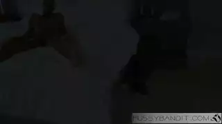 في الفندق مع أمه