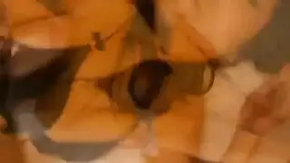 الجنس الشرجي والمهبلي الياباني في ملابس داخلية سوداء شفافة