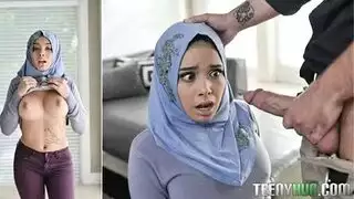 نجمَة البورنو المحجبة علياء تأخذ شرجيًا من شرطي لتحرير رجلها