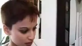 جنس فموي قاسٍ مع النجم الأوروبي قصير الشعر كارلا كوكس