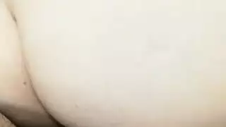 فتاة عربية ملبن يدمر بابها الخلفي