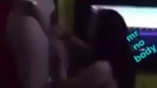 خيال نجم الإباحية خالد: فريق يلاعب كلبتين