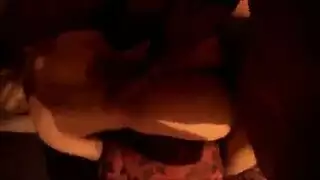 عاري الصدر ليموزين الأبنوس مثليه