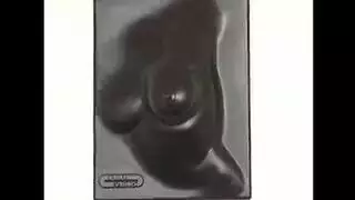 البيضاء على السرير