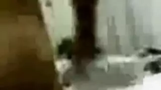 فتاة مصرية تتعرض لجنس حلق قاسي