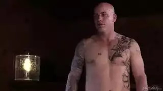 سكس نيك الحرامي يدخل غرفه صاحبه المنزل