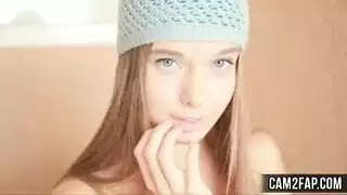 في سن المراهقة شعر متعرج غني
