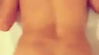 أم مصرية تأخذ عدة أعضاء ذكورية وتحب الكلام القذر