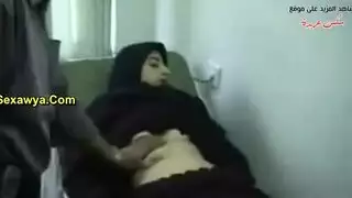 طبيب متلصص إباحي: كاميرا خفية تسجل جلسة تحسس الثدي