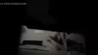 شرجي على سرير كبير: صديقة روسية تبللها وتتعرض لنكاح قوي