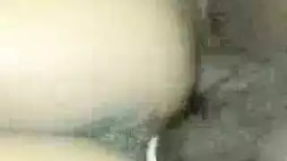 لديها كس مثقوب وفم جائع: الصديقة السوداء تمص وتقبل