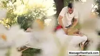 زنزانة في الهواء الطلق اللسان المزدوج