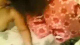 فتاة عربية تمص قضيب ضخم ثم تُنكح بقوة