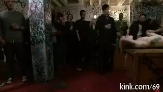 كس واسع يتمدد بواسطة عدة زبابات في نيك جماعي قاسي